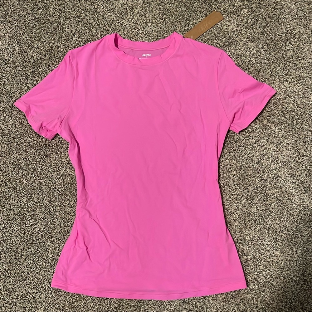 SKIMS fits everybody tee